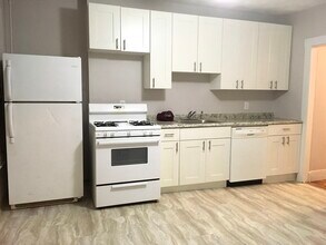 6 Reeds Ct, Unit L1 in Somerville, MA - Building Photo - Building Photo