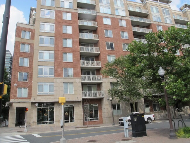 820 N Pollard St in Arlington, VA - Building Photo - Building Photo