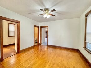 2923 N Springfield Ave in Chicago, IL - Building Photo - Building Photo