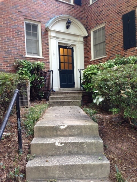 property at 101 S Laurel Ave