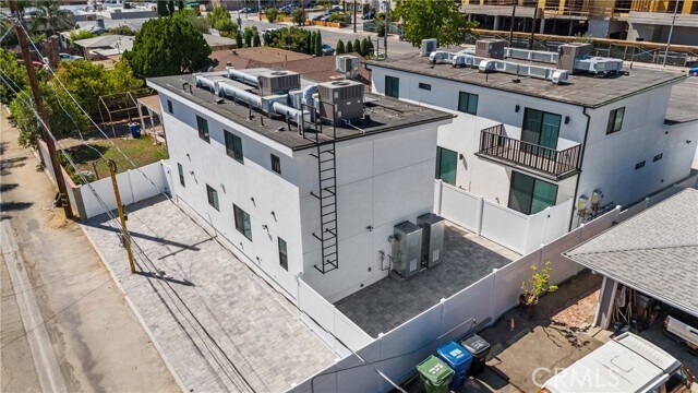 11140 Woodley Ave in Los Angeles, CA - Building Photo - Building Photo