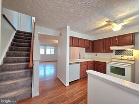 8568 Koluder Ct in Lorton, VA - Building Photo