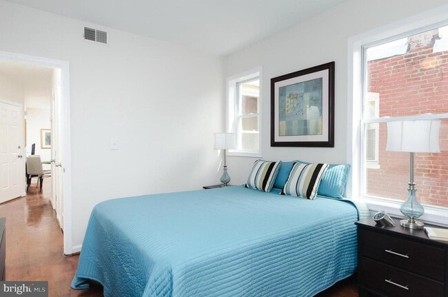 326 14th Place Northeast, Unit #4 in Washington, DC - Building Photo - Building Photo