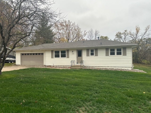 106 E Madison Dr in Polk City, IA - Foto de edificio