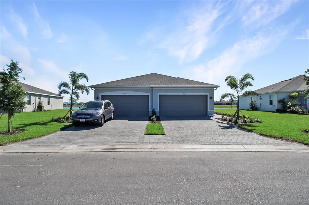 8829 St Kitts Cir in Englewood, FL - Foto de edificio