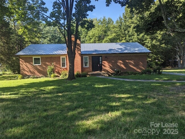 property at 632 Catawba Cir N