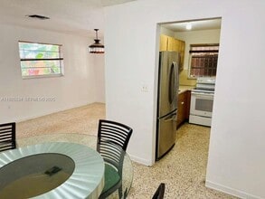 751 SE 6th Pl in Hialeah, FL - Building Photo - Building Photo