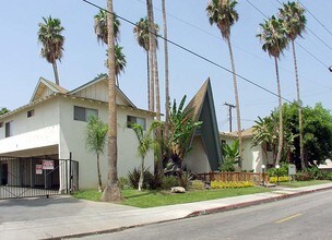 Jade Gardens Apartments in Alhambra, CA - Foto de edificio - Building Photo