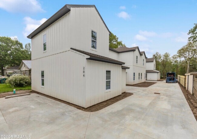 204 Romero St in Youngsville, LA - Building Photo - Building Photo