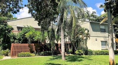 2 Crossings Cir, Unit F in Boynton Beach, FL - Foto de edificio - Building Photo