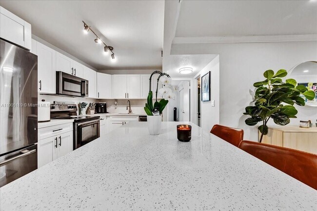 9225 SW 87th Ave in Miami, FL - Building Photo - Building Photo