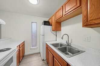 4270 Loomis Ave in Colorado Springs, CO - Foto de edificio - Building Photo