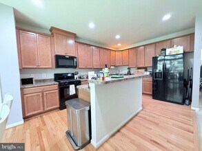 43661 Evening Primrose Ct in California, MD - Building Photo - Building Photo