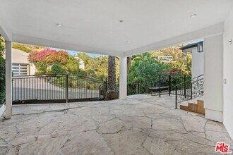 9572 Stuart Ln in Beverly Hills, CA - Building Photo - Building Photo