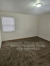 2445 W Bancroft St in Toledo, OH - Building Photo - Building Photo