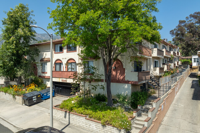 Silverton View in Tujunga, CA - Building Photo - Building Photo