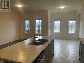 33 Brixham Ln in Brampton, ON - Building Photo - Building Photo