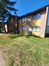 7084 Wildwood Cir in Louisville, KY - Building Photo - Building Photo