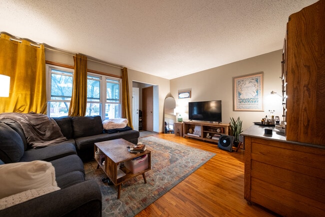 3235 S 39th Ave in Minneapolis, MN - Building Photo - Building Photo