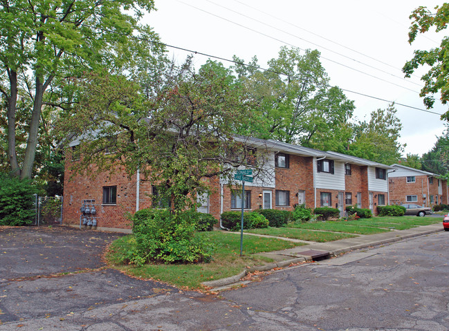 2853 Lake Shore Pl in Dayton, OH - Building Photo - Building Photo