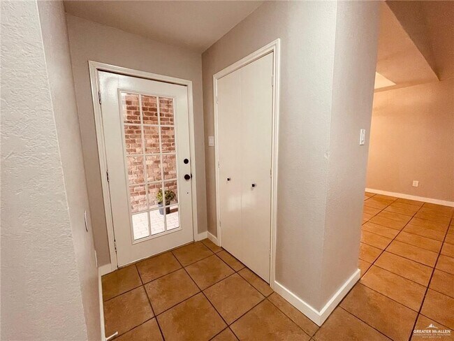 21 Bluebird Ave in McAllen, TX - Building Photo - Building Photo