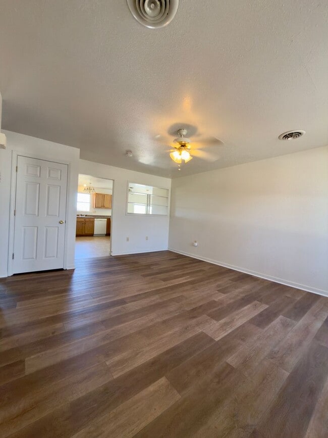 611 N Louise Ave in St James, MO - Building Photo - Building Photo