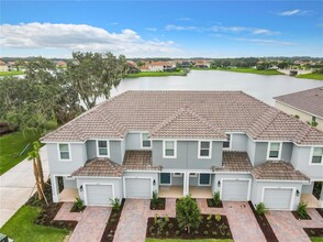 1256 Lago Vista Ct in Kissimmee, FL - Foto de edificio - Building Photo