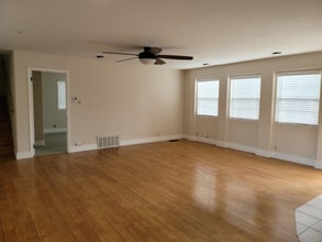 4209 Alpine Blvd in Alpine, CA - Foto de edificio - Building Photo