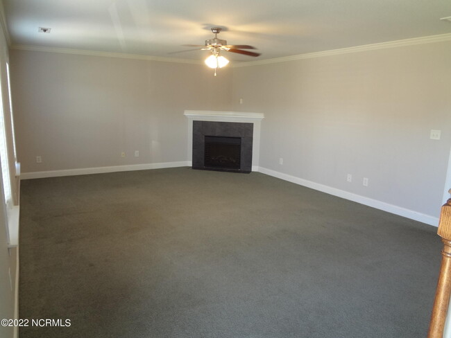 205 S Pointe Dr in Winterville, NC - Building Photo - Building Photo