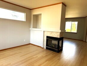 2213 179th Pl SW in Lynnwood, WA - Building Photo - Building Photo