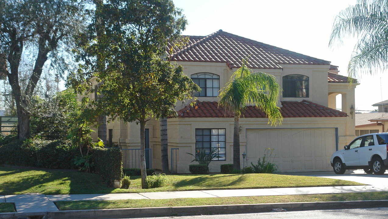 236 W Dexter St in Covina, CA - Foto de edificio