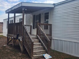 21337 W Knox Dr in Porter, TX - Building Photo