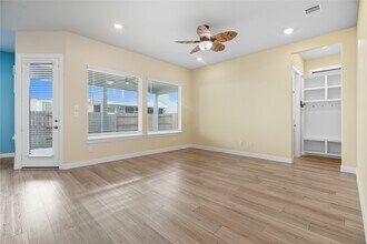 719 Sandy Bay Ln in Clear Lake Shores, TX - Building Photo - Building Photo