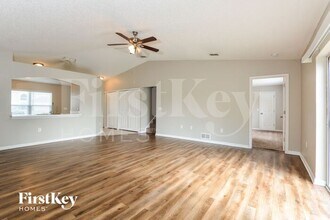 938 Leeward Dr in Deltona, FL - Foto de edificio - Building Photo