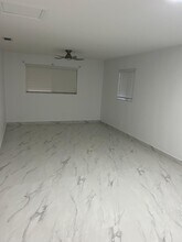8441 SW 16th St in Miami, FL - Building Photo - Building Photo