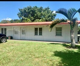 3203 SE 29th Ln in Okeechobee, FL - Building Photo - Building Photo