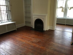 3301 Baring St-Unit -4 in Philadelphia, PA - Foto de edificio - Building Photo