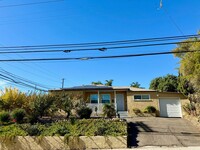 122 Garfield Ave in El Cajon, CA - Foto de edificio - Building Photo