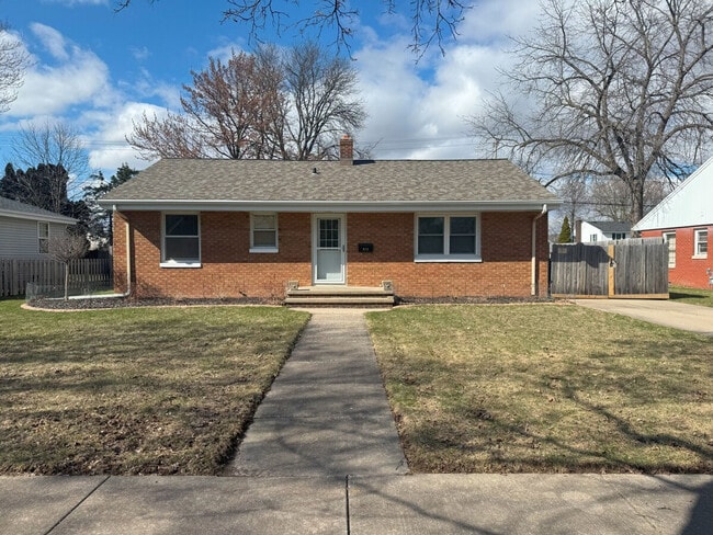 810 E Pershing St in Appleton, WI - Foto de edificio - Building Photo
