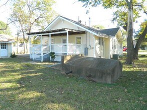 110 W Mulberry St in Leonard, TX - Building Photo - Building Photo