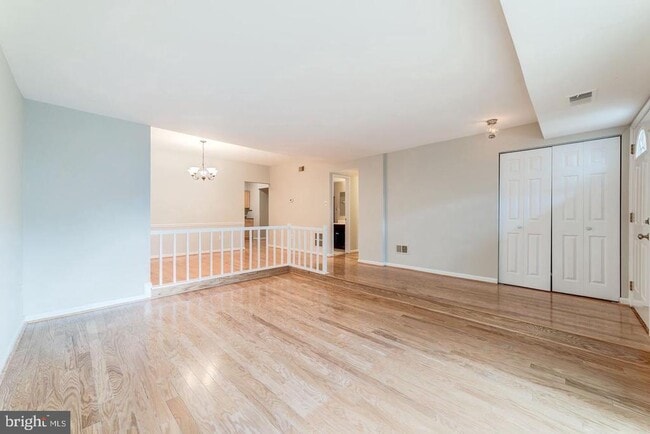 7938 Bentley Village Dr in West Springfield, VA - Building Photo - Building Photo