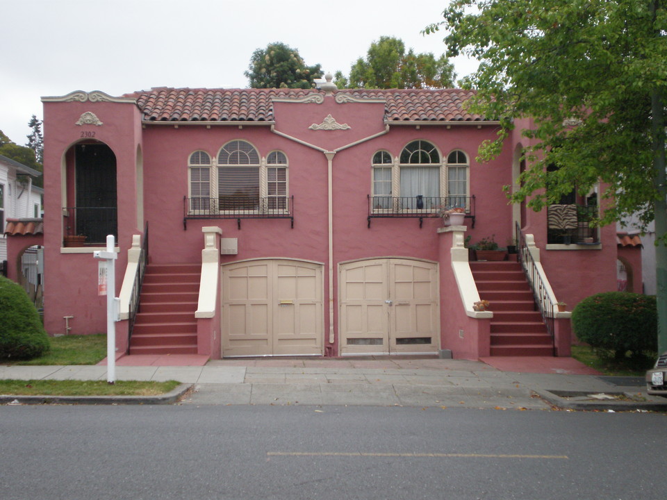 2300 Coolidge Ave. in Oakland, CA - Building Photo