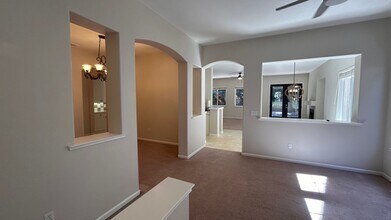 1323 Cindy Dr in Oakdale, CA - Building Photo - Building Photo