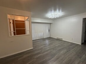 30186 Susan Ct in Inkster, MI - Building Photo - Building Photo