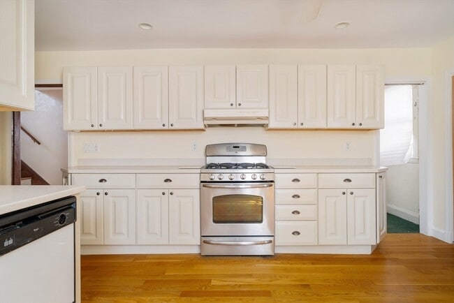 18 Newcastle Rd, Unit R in Boston, MA - Foto de edificio - Building Photo