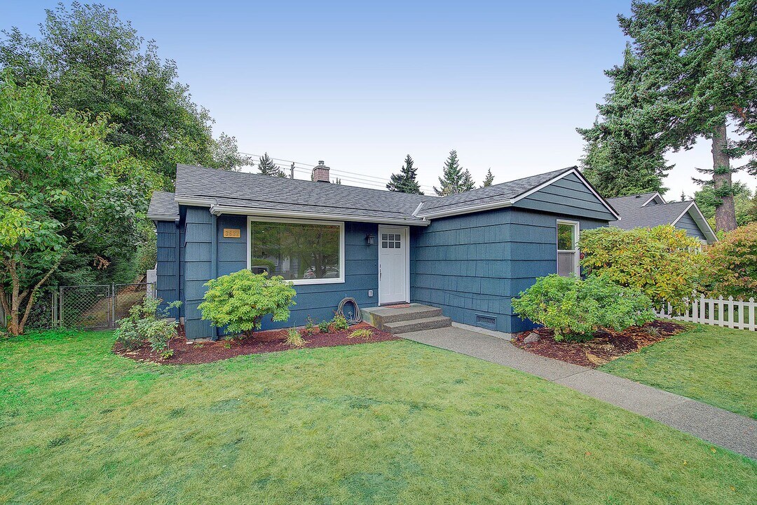 3637 48th Ave SW in Seattle, WA - Building Photo