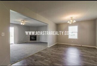 908 N Elm St in Louisburg, KS - Building Photo - Building Photo