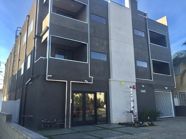 1445 S Fairfax Ave in Los Angeles, CA - Building Photo