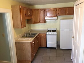 1118 S Main St, Unit A in Goshen, IN - Building Photo - Building Photo
