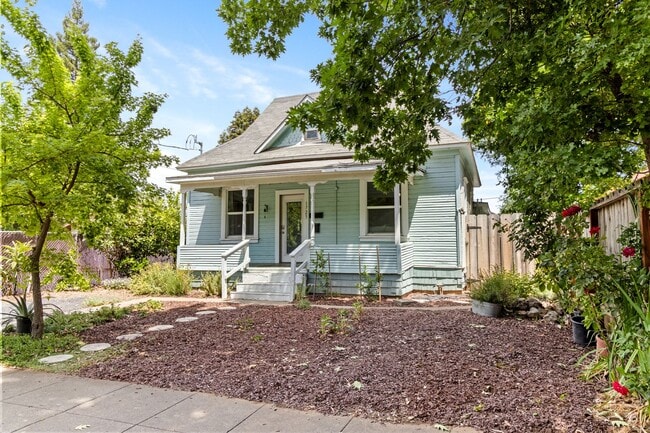 1725 Laurel St in Chico, CA - Building Photo - Building Photo